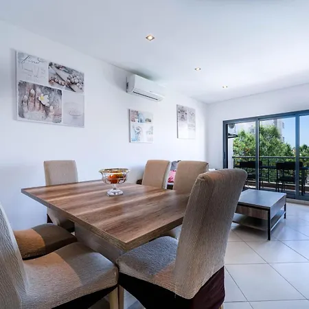 Modern & Central, Gated With Pool Albufeira