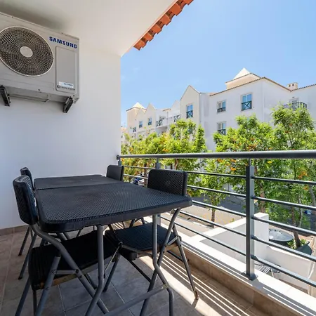 Apartment Modern & Central, Gated With Pool