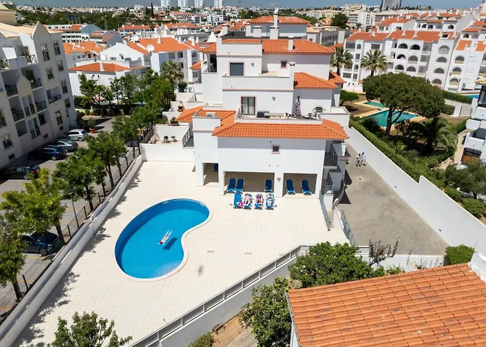 Apartment Modern & Central, Gated With Pool *