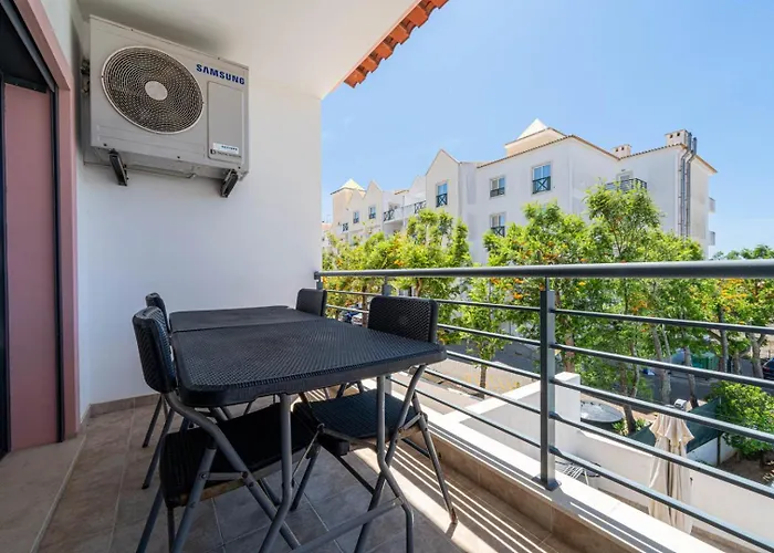 Apartment Modern & Central, Gated With Pool