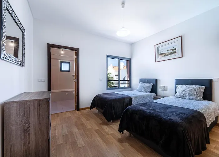 Modern & Central, Gated With Pool Apartment Albufeira