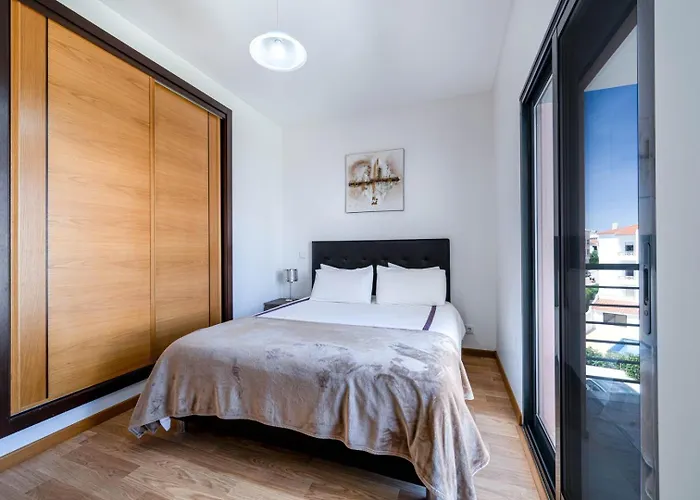 Apartment Modern & Central, Gated With Pool Albufeira