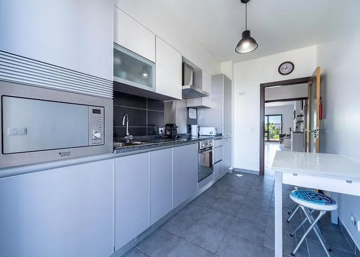 Apartment Modern & Central, Gated With Pool *