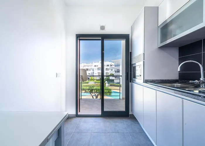 Apartment Modern & Central, Gated With Pool *