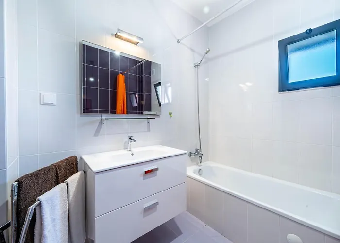 Modern & Central, Gated With Pool *