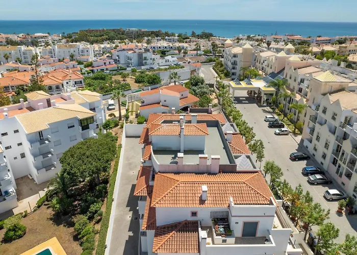 Apartment Modern & Central, Gated With Pool *