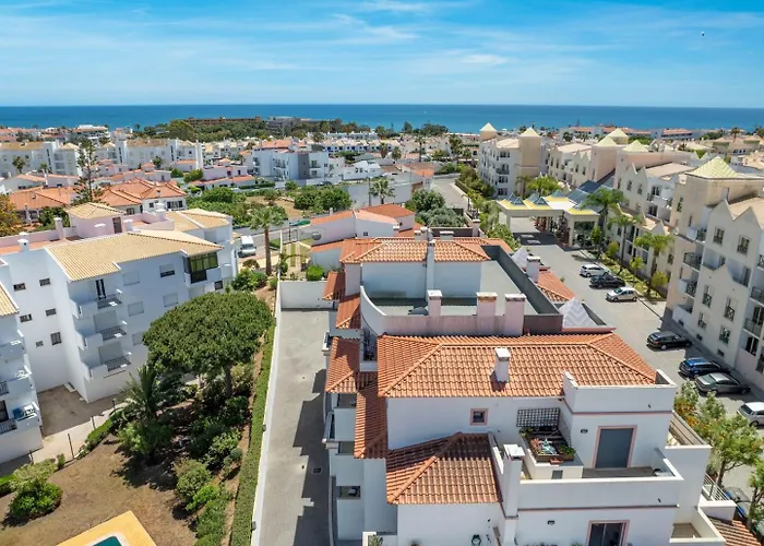 Modern & Central, Gated With Pool *