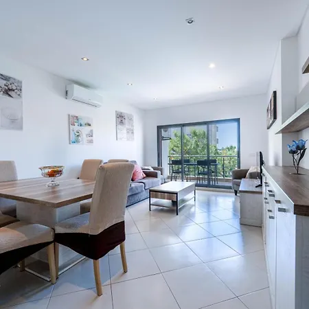 Modern & Central, Gated With Pool Daire *