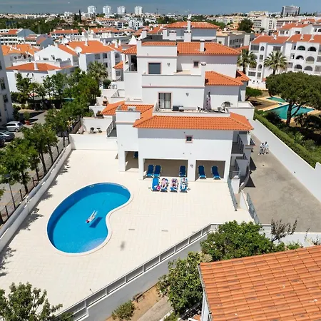 Daire Modern & Central, Gated With Pool *