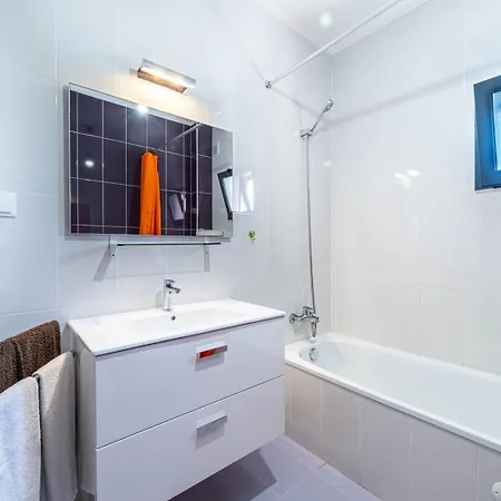 Modern & Central, Gated With Pool *
