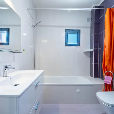 Daire Modern & Central, Gated With Pool Albufeira