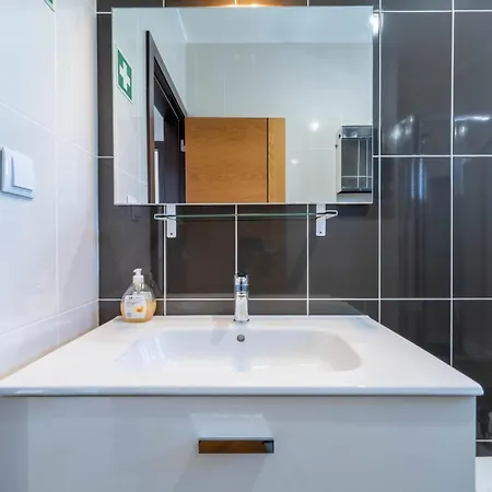 Daire Modern & Central, Gated With Pool