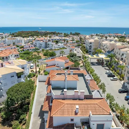 Modern & Central, Gated With Pool Daire *