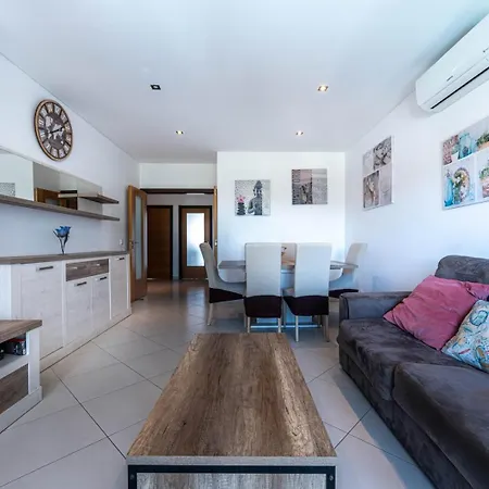 Modern & Central, Gated With Pool * Αλμπουφέιρα